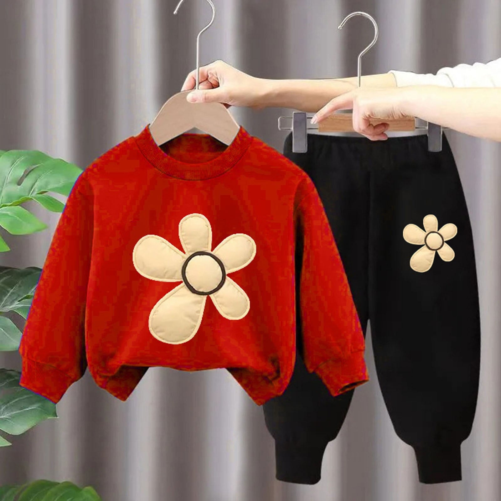 Spazoro Toddler Girls Outfits Sets, Warm Sweatshirts and Pants 2PC Fall and Winter Active Wear Clothes Sets for Baby Kids Girls Black Size 5 T