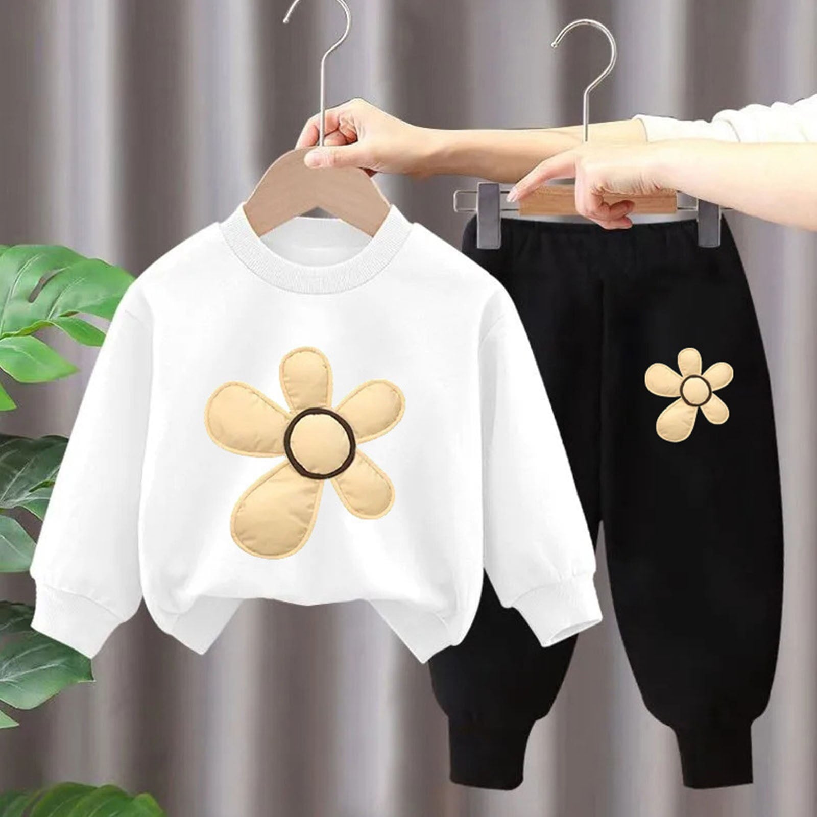 Spazoro Toddler Girls Outfits Sets, Warm Sweatshirts and Pants 2PC Fall and Winter Active Wear Clothes Sets for Baby Kids Girls Black Size 5 T