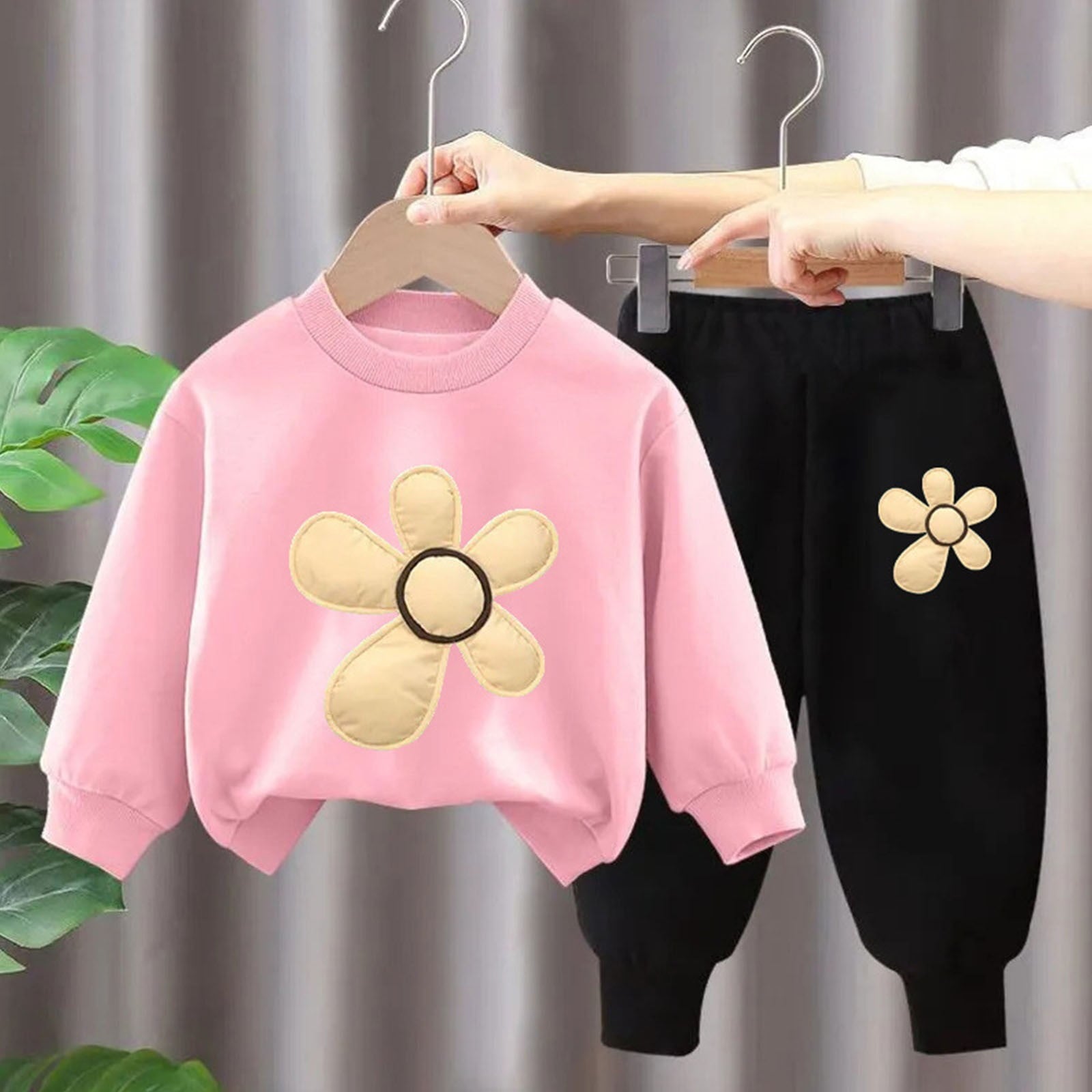 Spazoro Toddler Girls Outfits Sets, Warm Sweatshirts and Pants 2PC Fall and Winter Active Wear Clothes Sets for Baby Kids Girls Black Size 5 T