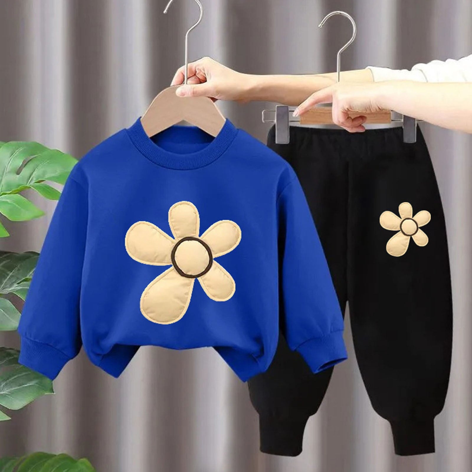 Spazoro Toddler Girls Outfits Sets, Warm Sweatshirts and Pants 2PC Fall and Winter Active Wear Clothes Sets for Baby Kids Girls Black Size 5 T